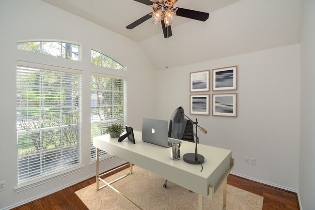 Building Photo - 3815 Summerfield Dr