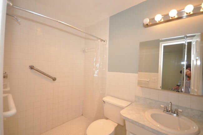 Foto del edificio - 10 Evergreen Dr