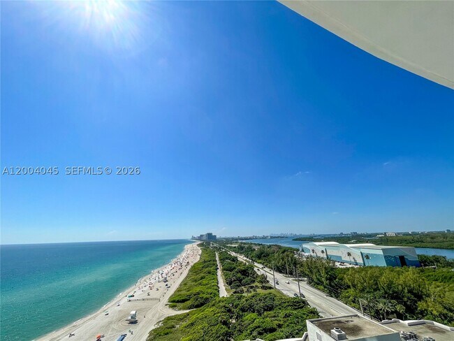 Foto del edificio - 15701 Collins Ave
