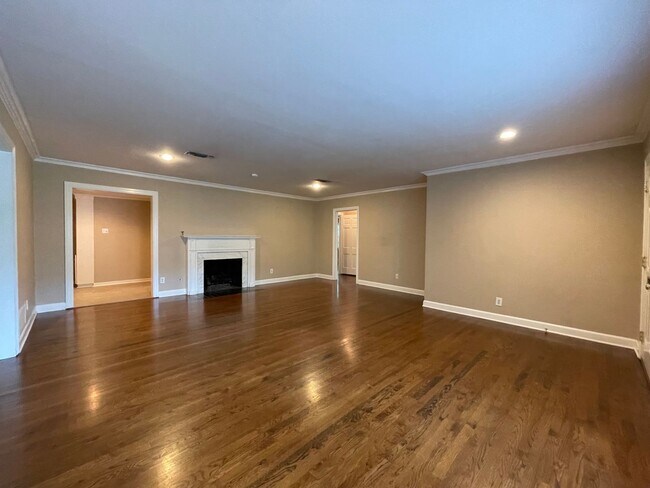 Foto del edificio - COMING SOON --3 BEDROOM 2 BATH HOME IN TCU AREA