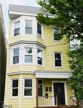 Building Photo - 816 S 16th St