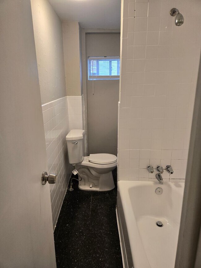 Foto del edificio - 6724 Wyncote Ave