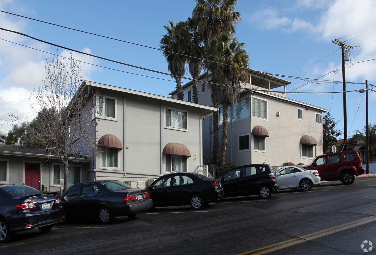 Primary Photo - Golden Bay Apartments
