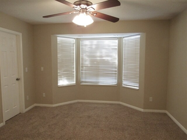 Building Photo - 5878 Impressions Dr