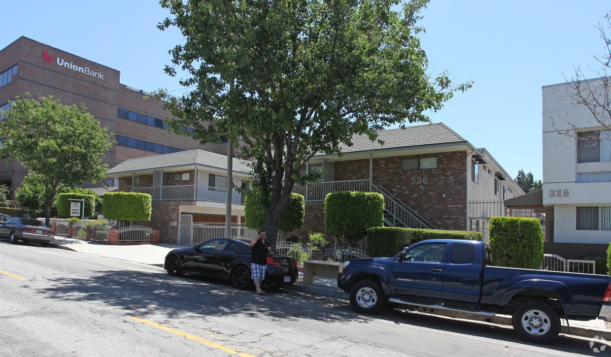 Building Photo - 336 E Providencia Ave