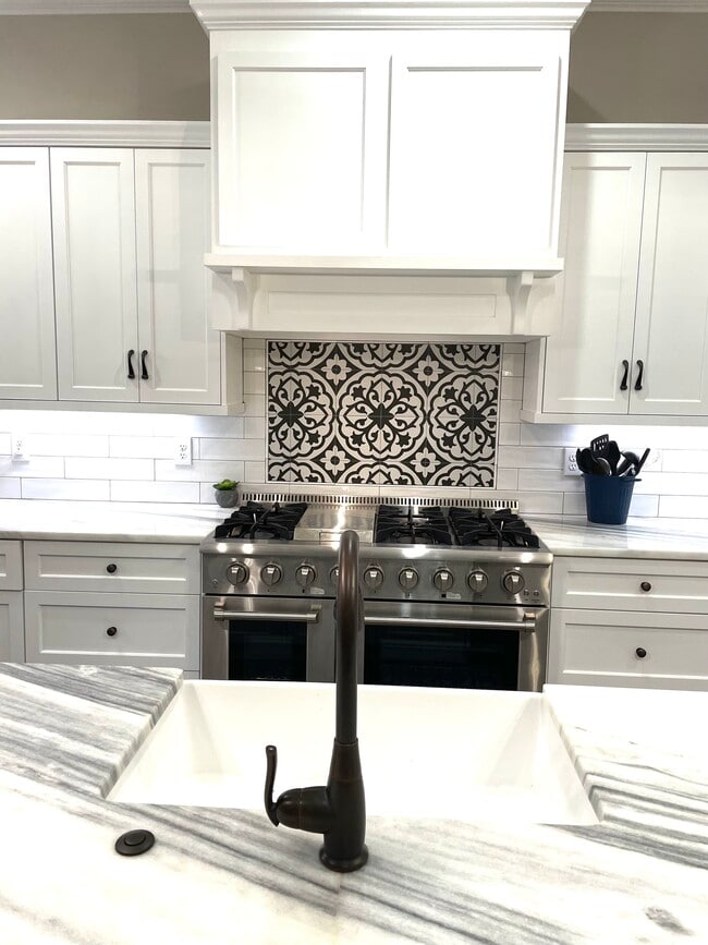 Building Photo - 505 River Oaks Ln