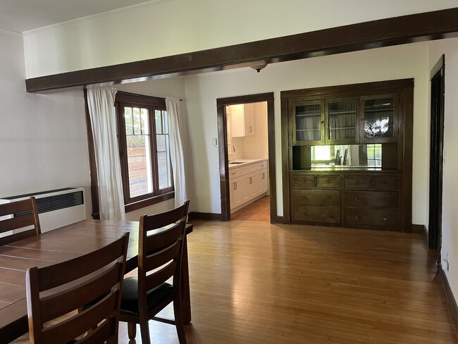 Building Photo - 807 N Wilson Ave