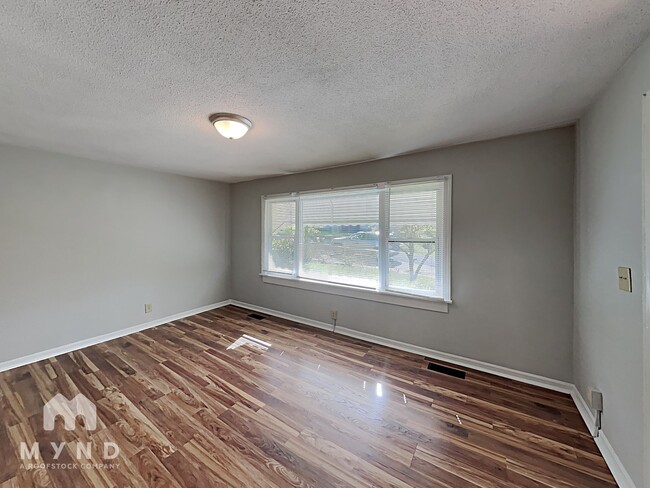 Building Photo - 214 1st Ave