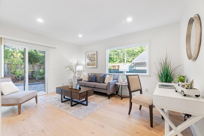 Building Photo - 2297 St Francis Dr