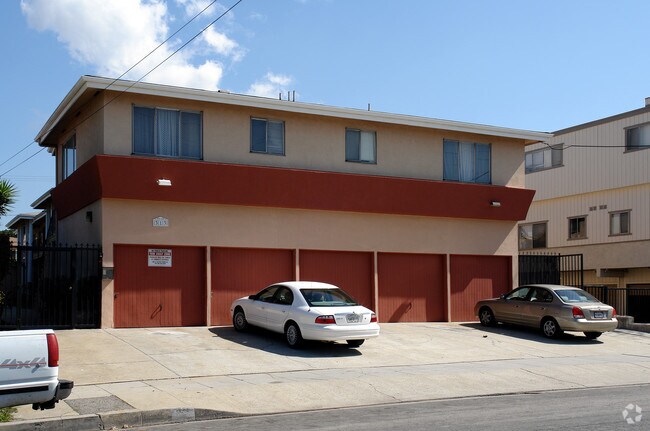 Building Photo - 313 E Plymouth St