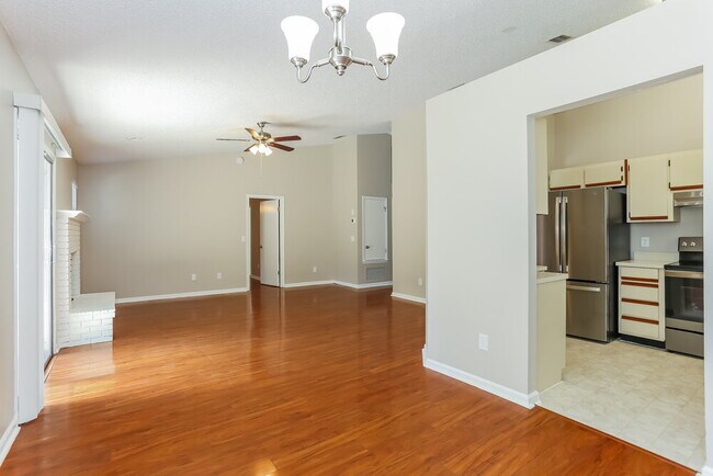 Foto del edificio - 3447 Le Havre Dr E