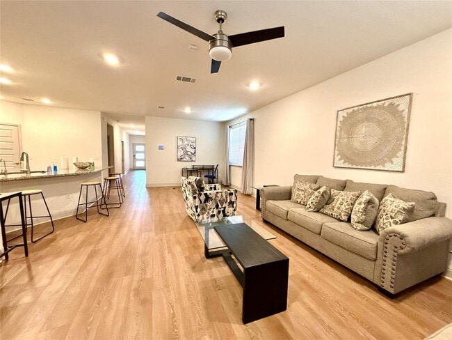 Foto del edificio - 17217 Bassano Ave