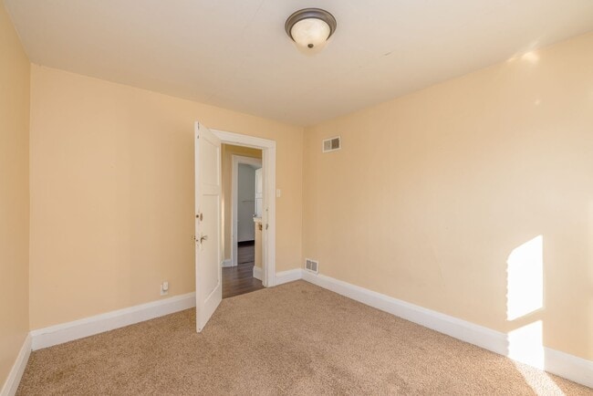 Building Photo - 17 6th St