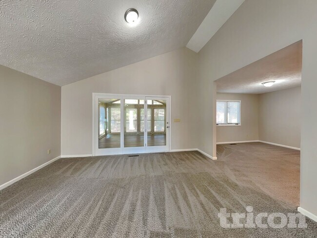 Foto del edificio - 3014 Silver Fox Dr