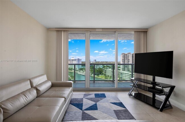Foto del edificio - 100 Bayview Dr