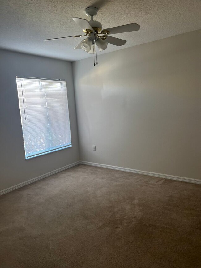 Building Photo - Deltona Lakes