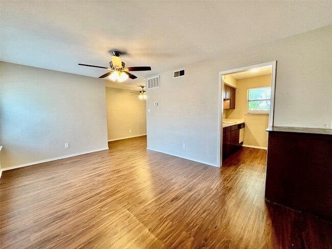 Photo - 2526 W Prairie St Apartment