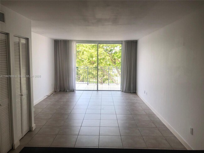 Foto del edificio - 750 NE 64th St