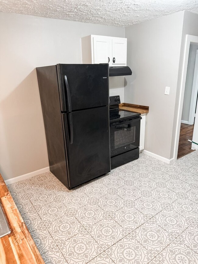 Building Photo - Charming 2 bedroom, 1 bathroom home locate...