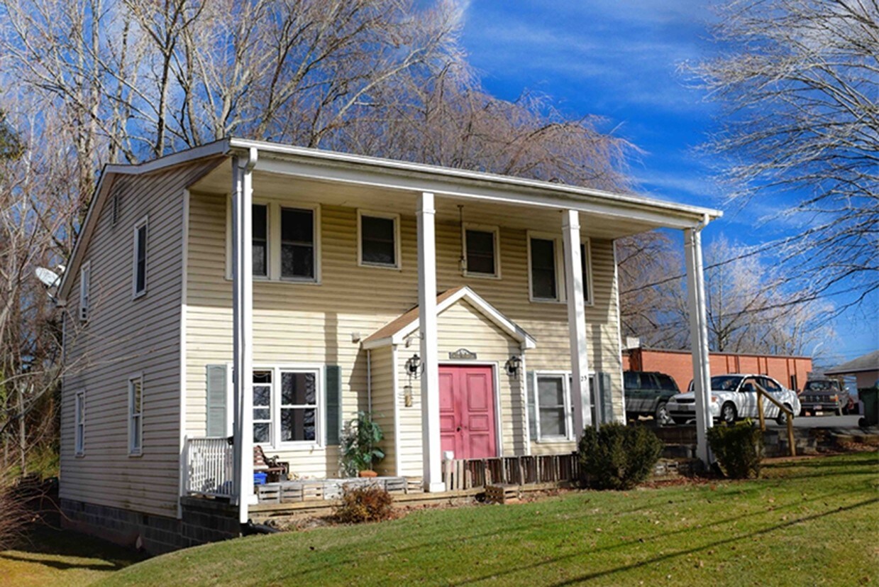 Foto principal - 25 Deaverview Rd
