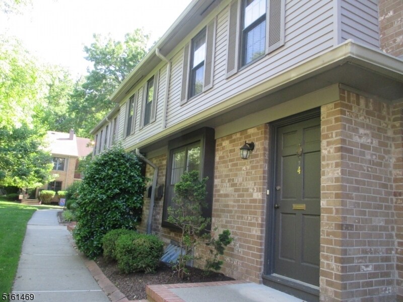 Primary Photo - 181 Long Hill Rd
