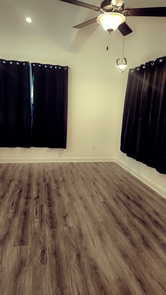 Sala de estar - 806 N Ann St