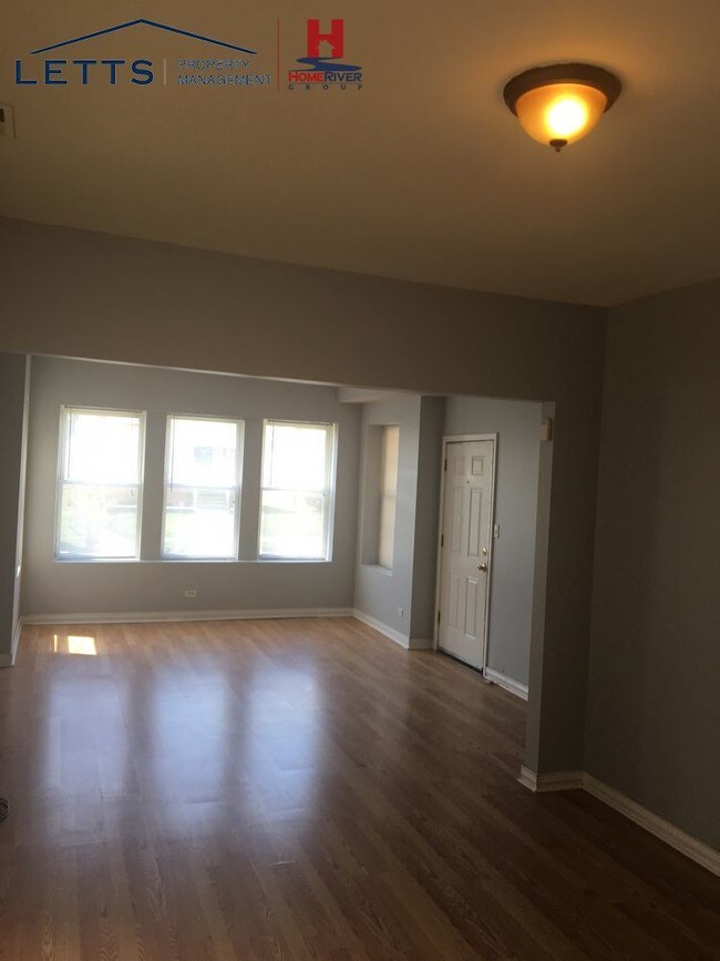 Building Photo - Beautiful 2 Bedroom Apartment Available Now