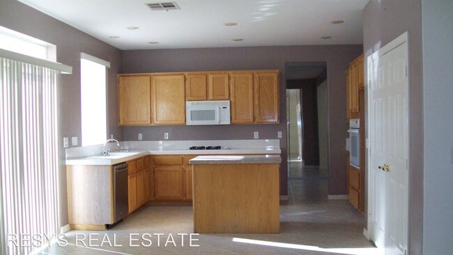 Building Photo - 599 Artrea Pl