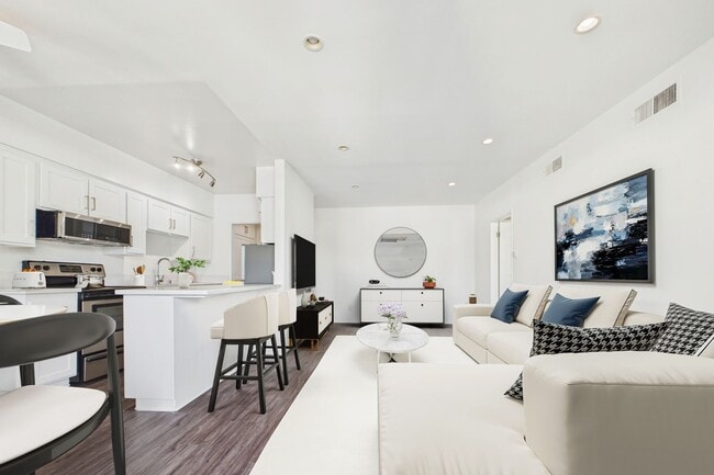 Building Photo - The Montecito