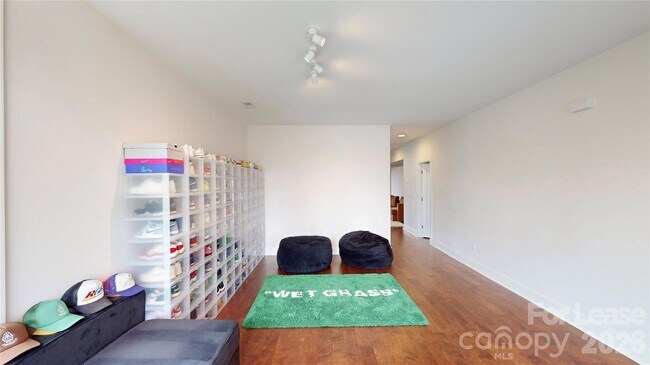 Foto del edificio - 1220 Lomax Ave