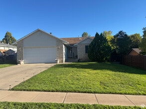 Building Photo - 981 Hudson St