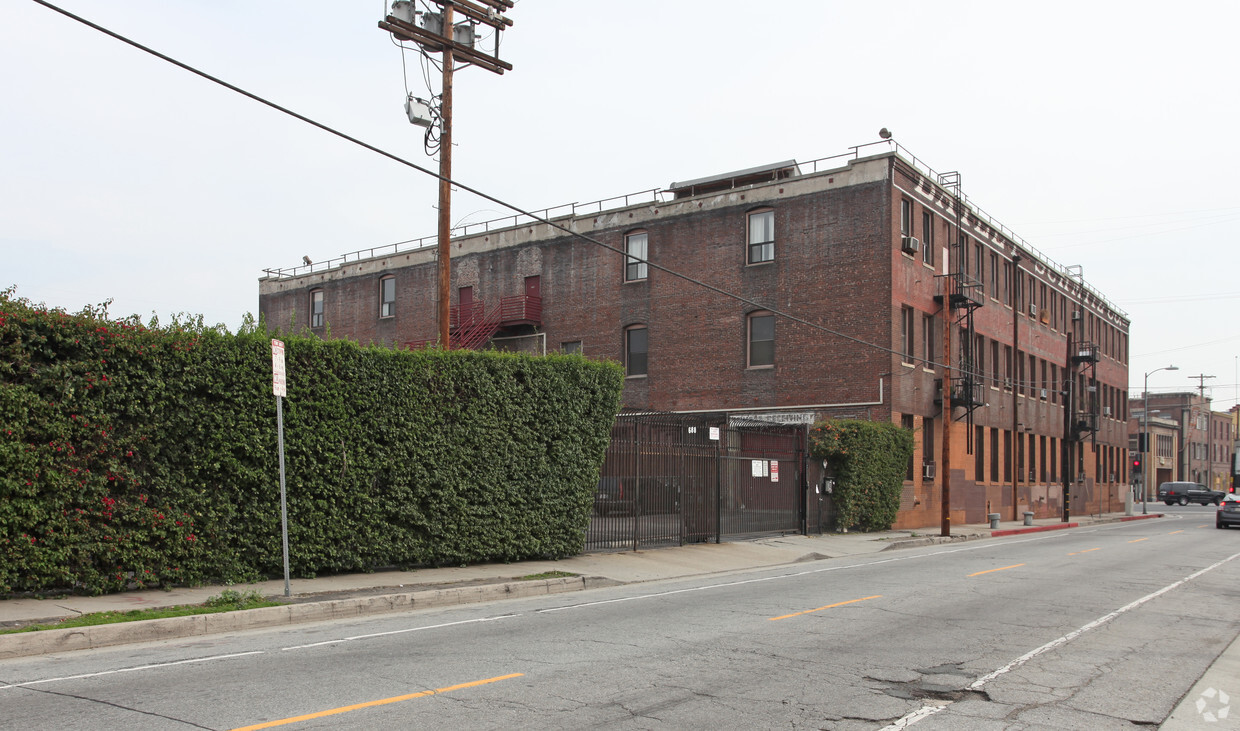 Building Photo - Artist Lofts