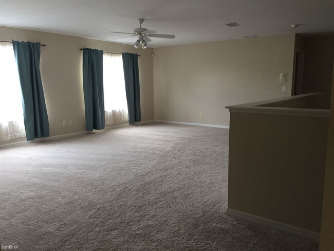 Foto del edificio - 3877 Blue Crest Ave