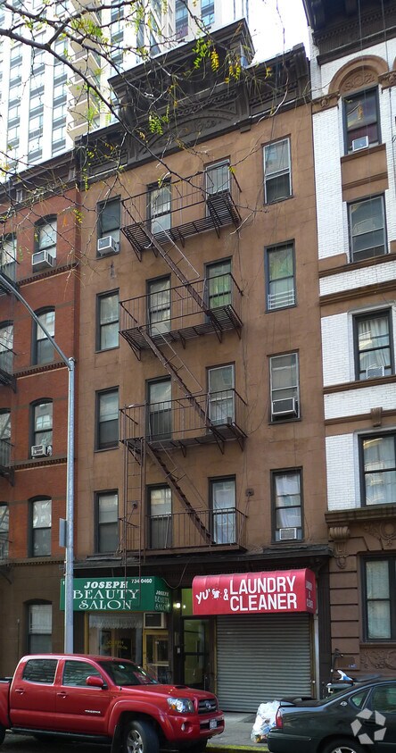 Building Photo - 160-172 E 85th St