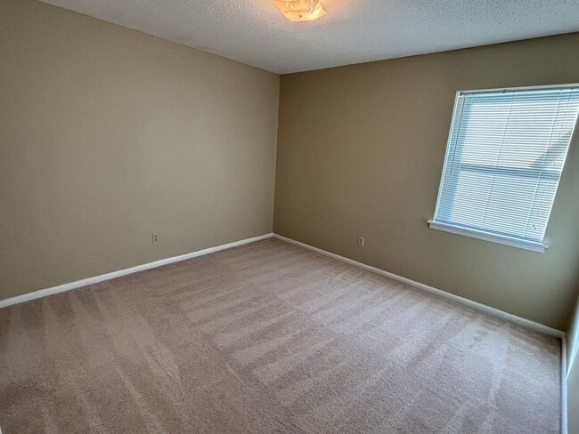 Building Photo - 2 Bedroom/1 Bath Duplex located in Hahira
