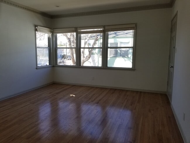 Building Photo - Euclid Apartments