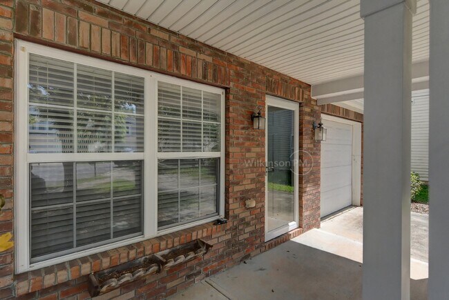 Building Photo - Beautiful 3Bedroom 2.5Bathroom Two-story H...