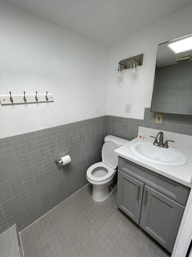 Foto del edificio - Cozy 1 Bed, 1 Bath Studio - ALL UTILITIES INCLUDED