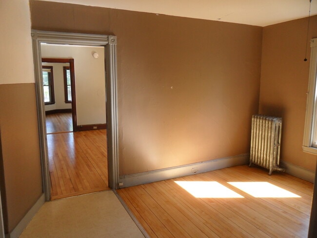 Dining - 337 Brown St