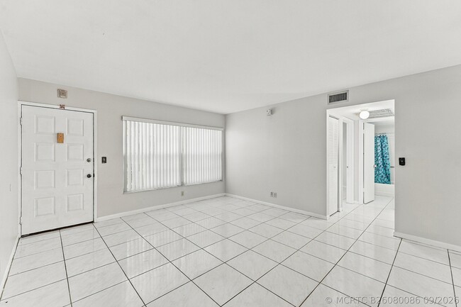 Building Photo - 3668 N University Dr