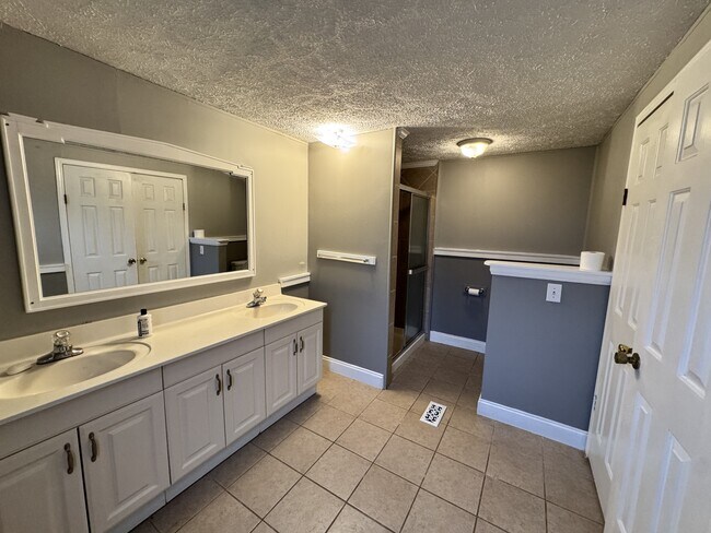 Foto del edificio - 5816 Goolsby Ct