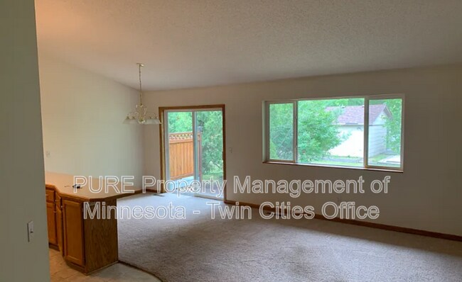 Foto del edificio - 614 Golden Gate Ln