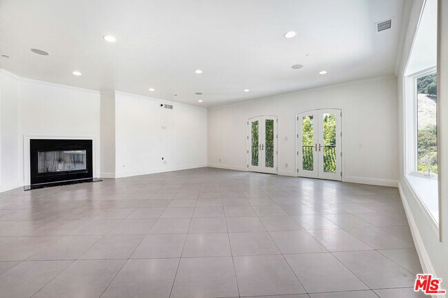 Foto del edificio - 4156 Sunswept Dr