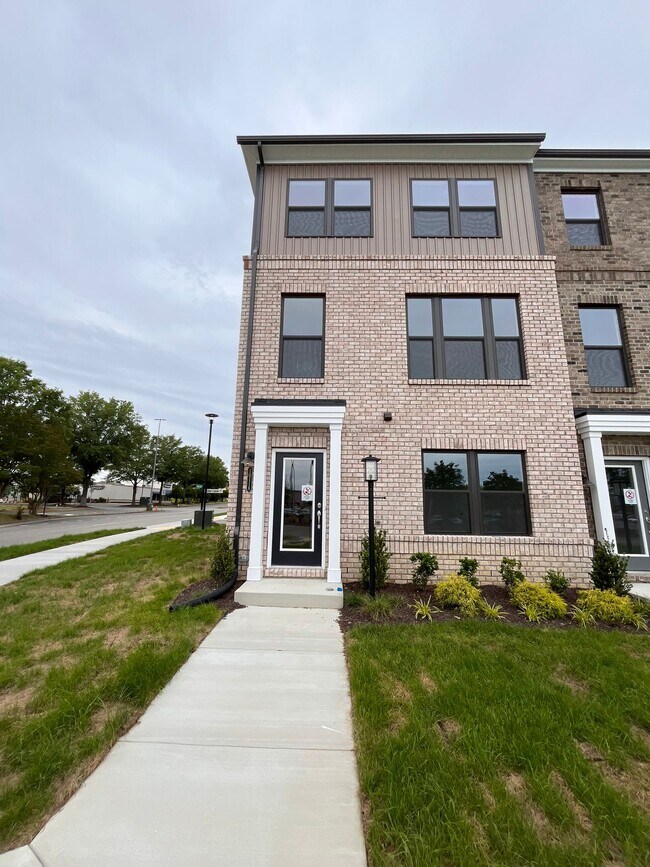 Foto del edificio - 10118 Virginia Blvd