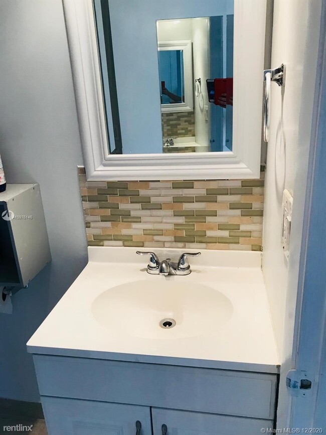 Building Photo - 1 br, 1 bath Condo - Coral Pointe Townhomes