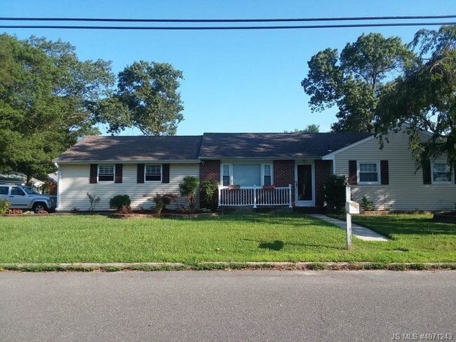 Building Photo - 306 Briggs Ave