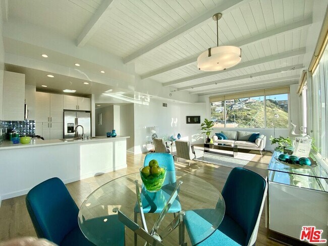 Foto del edificio - 6824 Esplanade