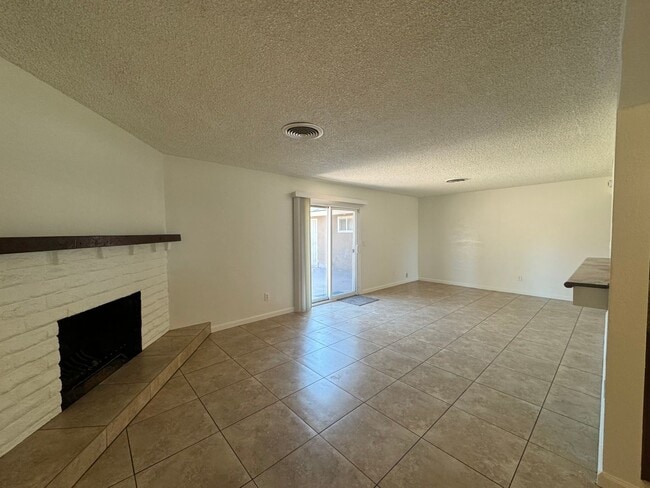 Building Photo - Beautiful Northeast home!