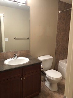 Photo du bâtiment - 3 Bed 3 Bath Unit in Olds, AB