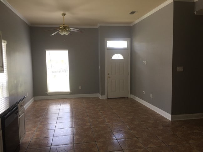 Building Photo - 14313 Sunnyhill Ave